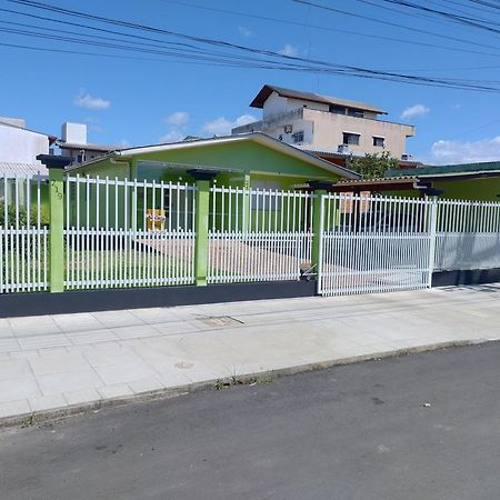 Casa Para Aluguel De Veraneio Em 托雷斯 外观 照片